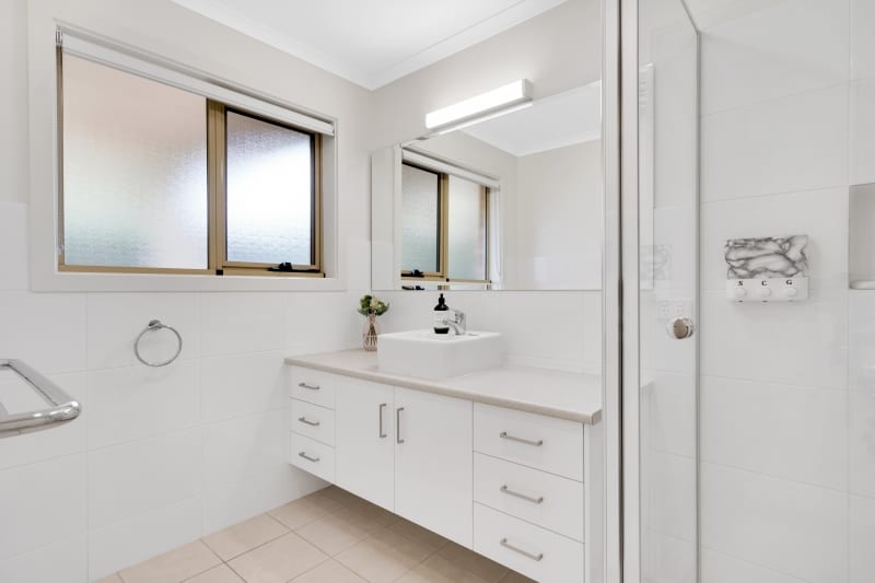 Aberfoyle-park-retirement-living-modern-bathroom