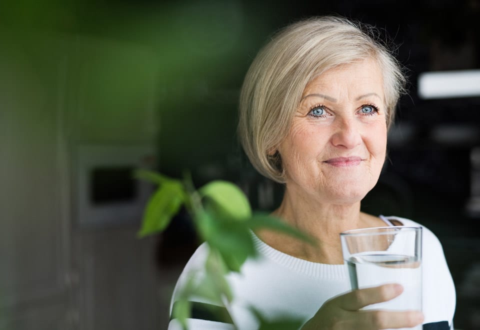 Older woman stay hydrated during summer