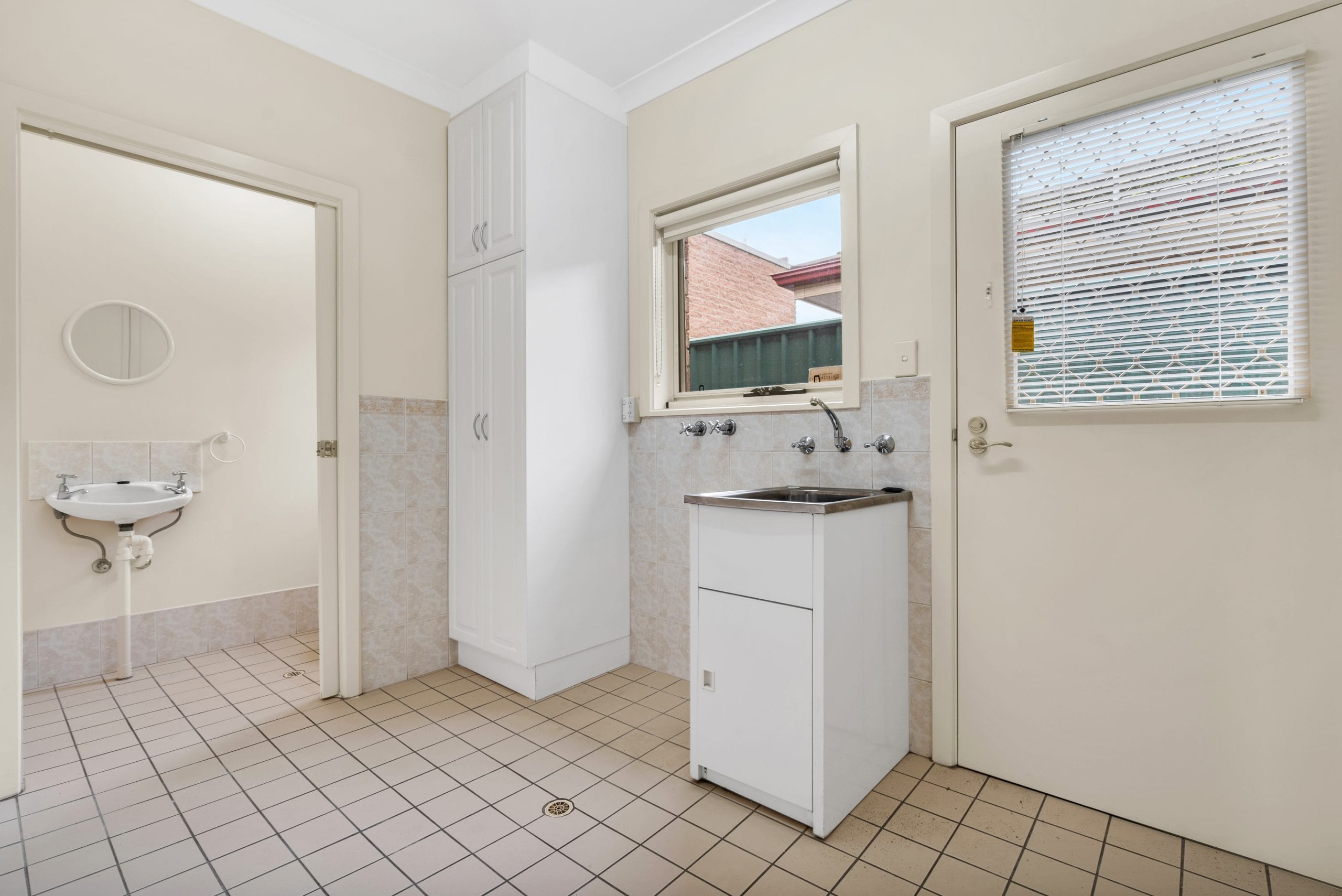 U4 Main Rd - Laundry area