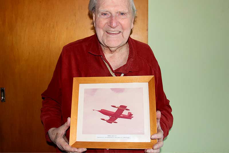 Ron and a photo of Jindvik plane